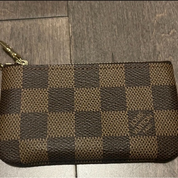 Authentic Damier Ebene Louis Vuitton Key Pouch. - Picture 5 of 10